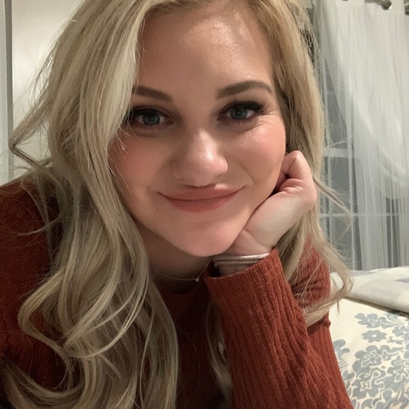 Meet your Posher, Alicia - Picture 3 of 3